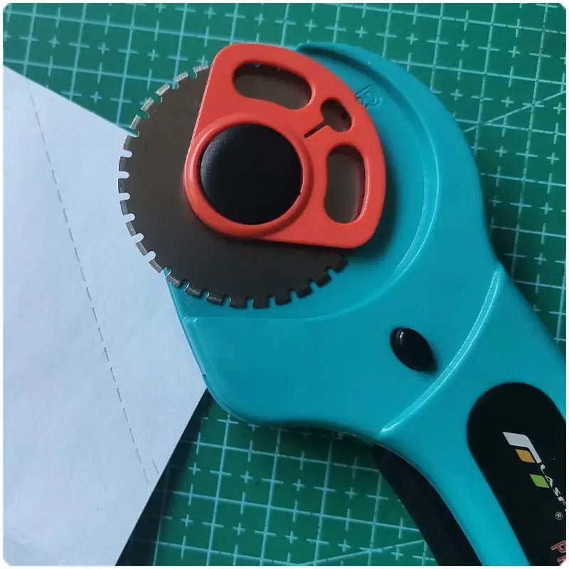 Precision Rotary Cutter with 3 Blades -Makeify Marketplace